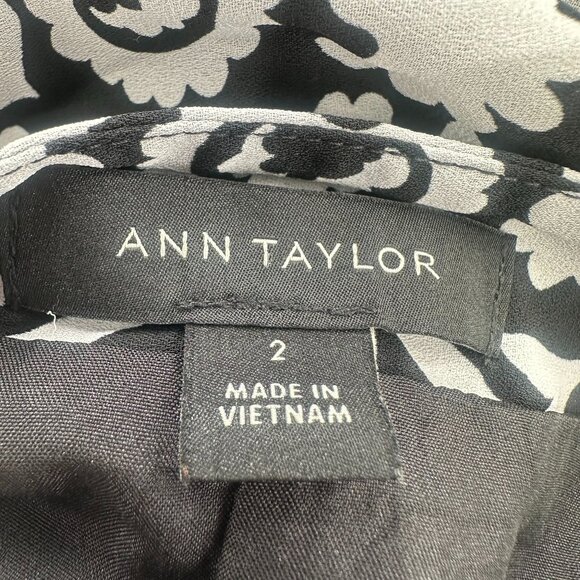 ANN TAYLOR Floral Skirt Flowy Knee Length Classy Black White 2 Lined Polyester - Picture 3 of 12